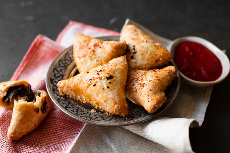 Satisfy your cravings for Indian snacks with amazing Samosas